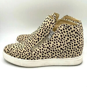 CUSHIONAIRE Hart Hidden Wedge Sneaker in Spotted Cheetah Print Women’s Size 8.5